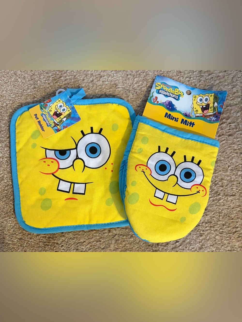 SpongeBob SquarePants Pot Holder & Oven Mitt Set NWT
